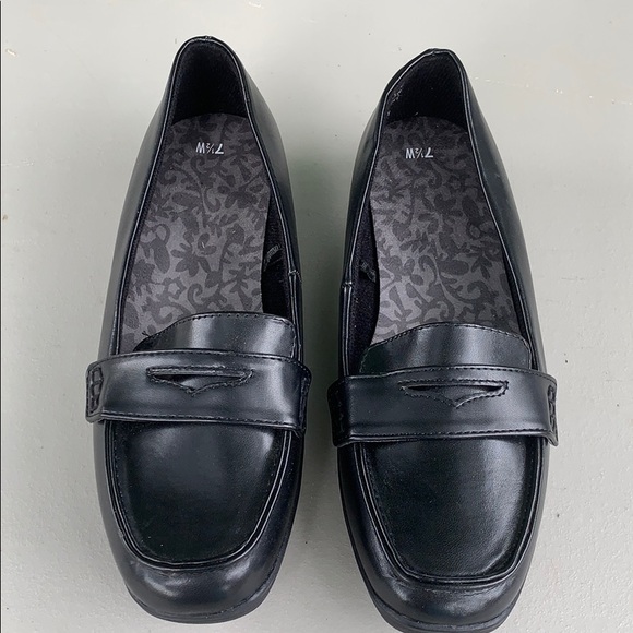Women's Casual Slip-On Dress Shoe - Picture 2 of 8
